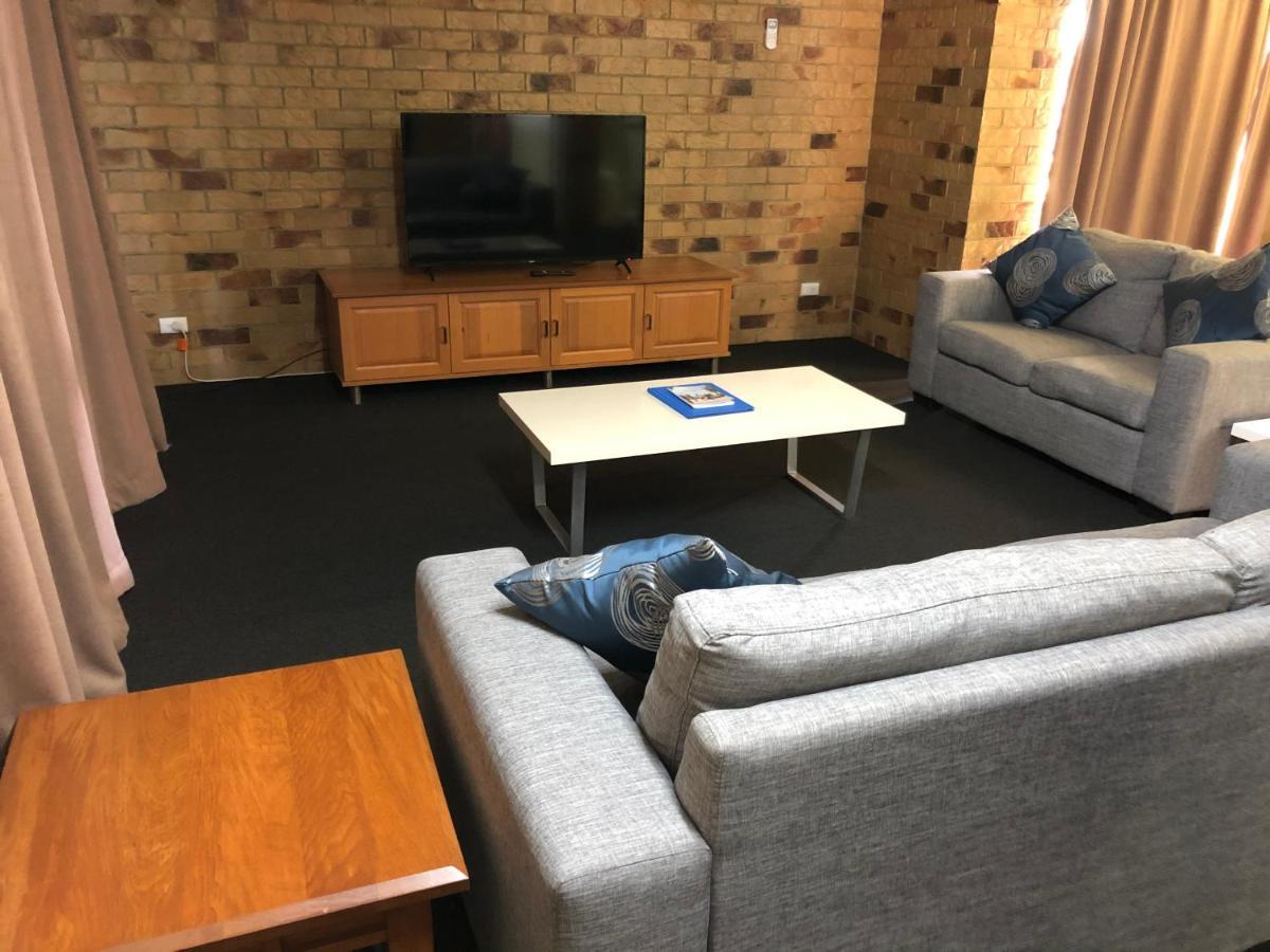 Bribie Waterways Motel Bongaree ภายนอก รูปภาพ