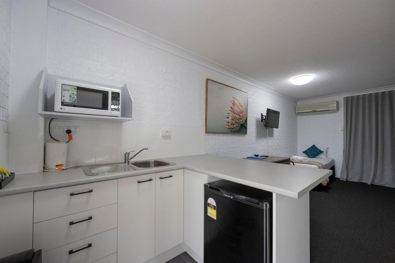 Bribie Waterways Motel Bongaree ภายนอก รูปภาพ