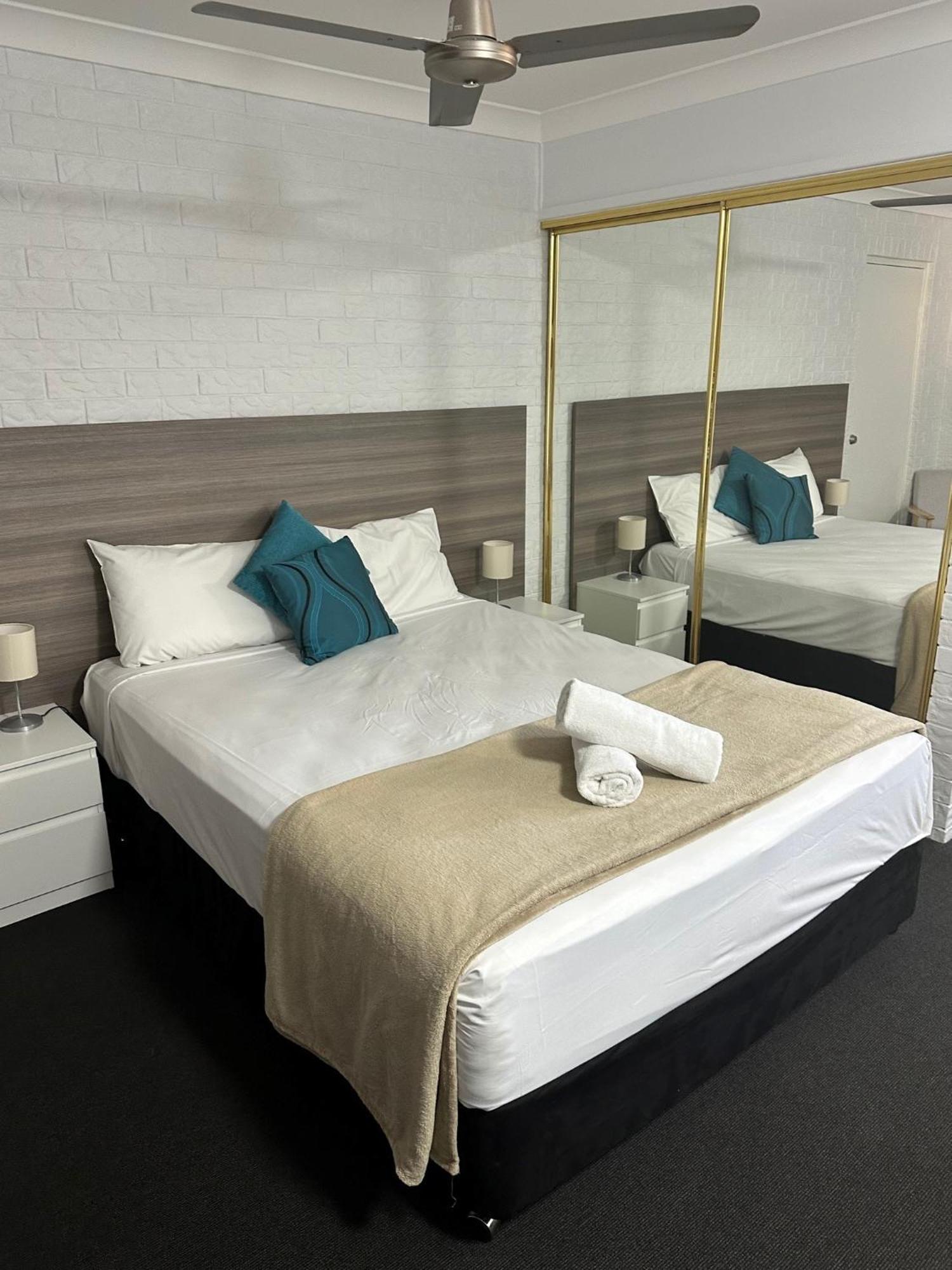 Bribie Waterways Motel Bongaree ภายนอก รูปภาพ