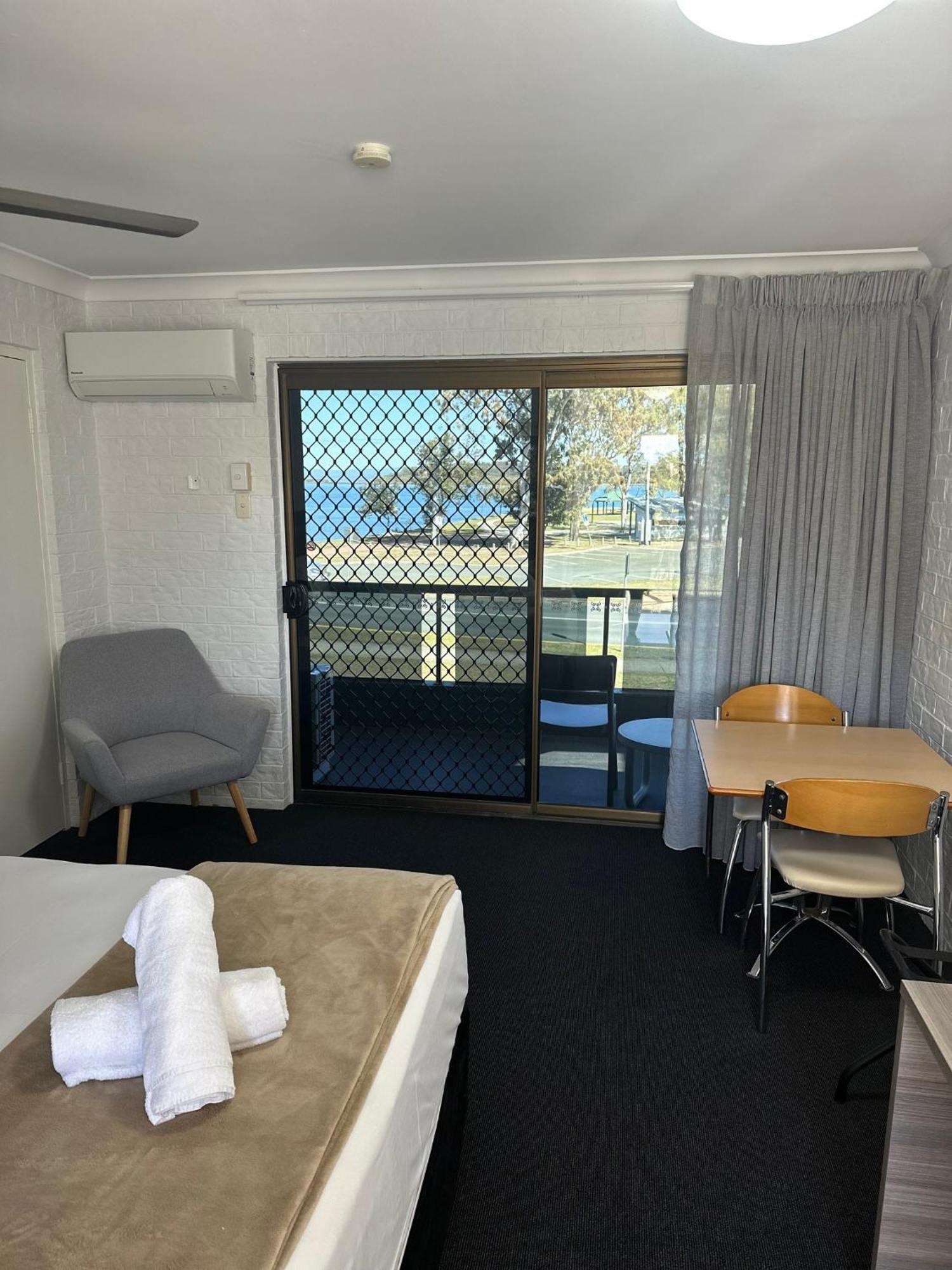 Bribie Waterways Motel Bongaree ภายนอก รูปภาพ