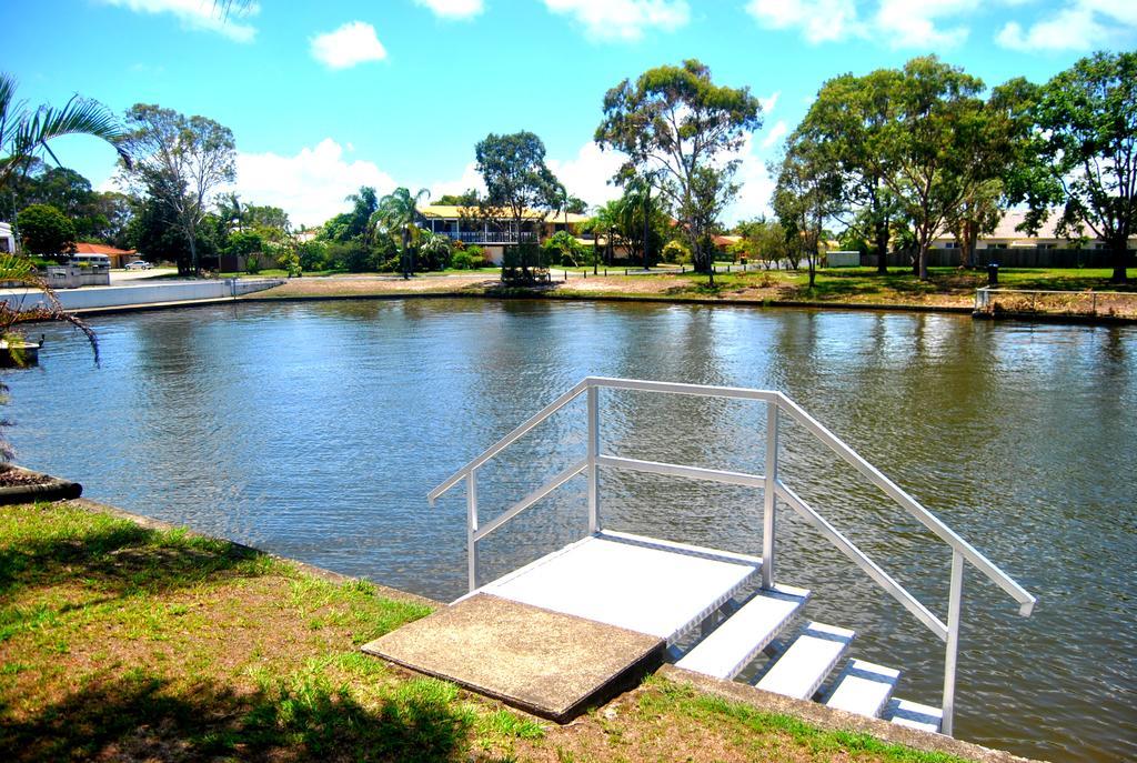 Bribie Waterways Motel Bongaree ภายนอก รูปภาพ