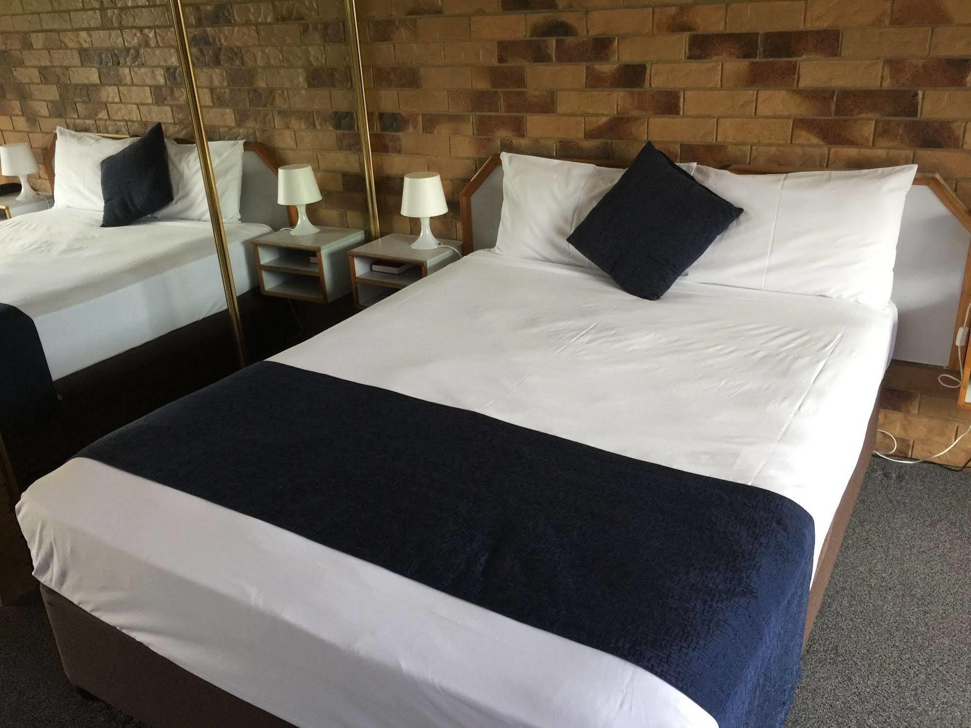 Bribie Waterways Motel Bongaree ภายนอก รูปภาพ