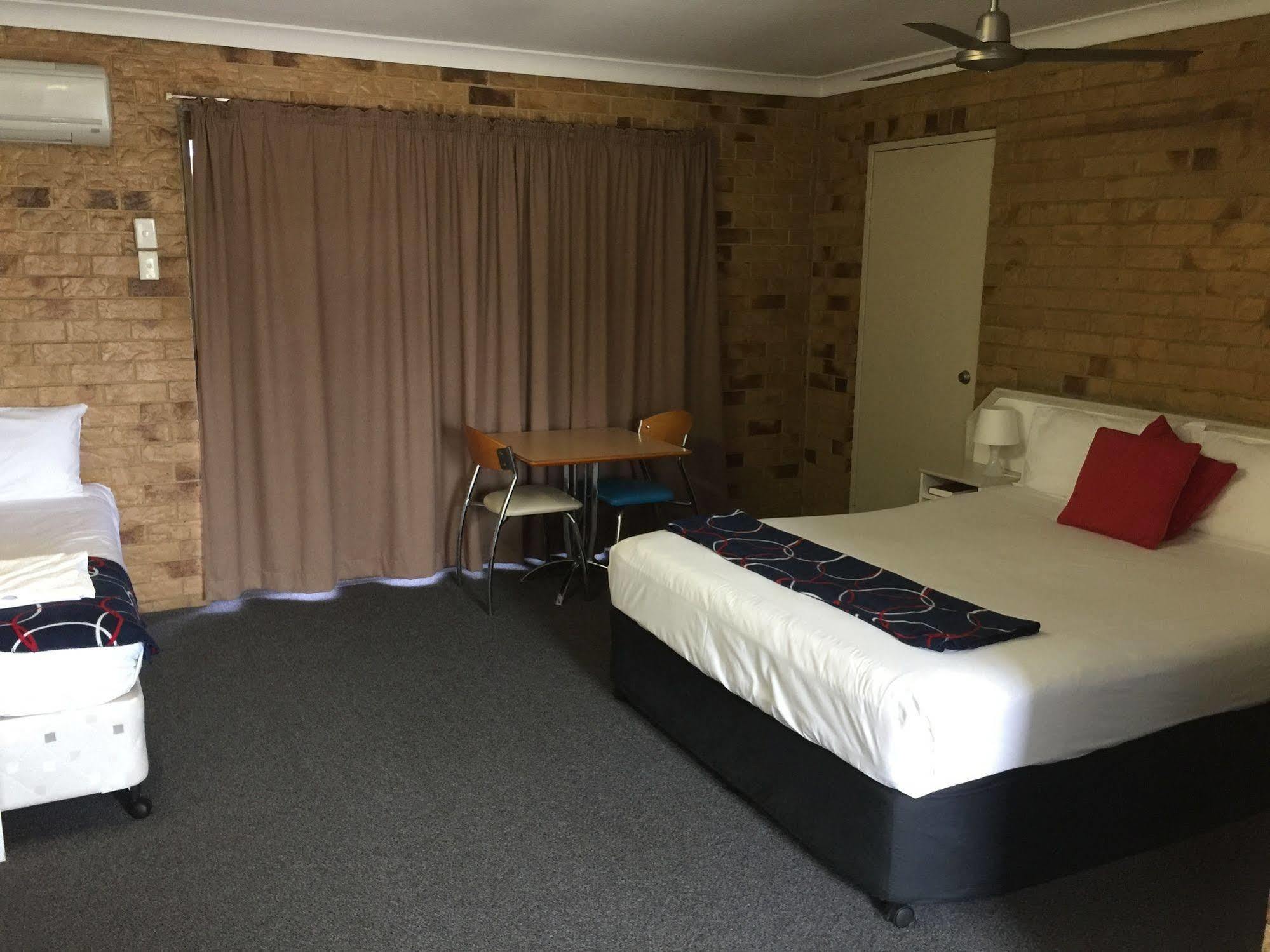 Bribie Waterways Motel Bongaree ภายนอก รูปภาพ