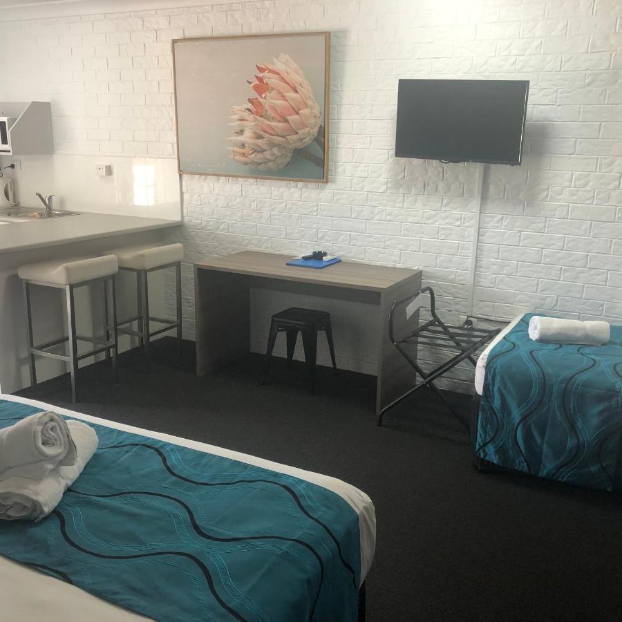 Bribie Waterways Motel Bongaree ภายนอก รูปภาพ