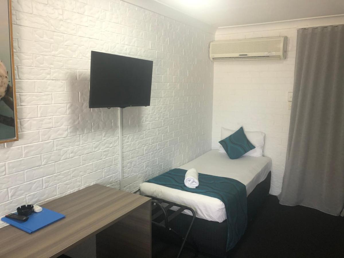 Bribie Waterways Motel Bongaree ภายนอก รูปภาพ