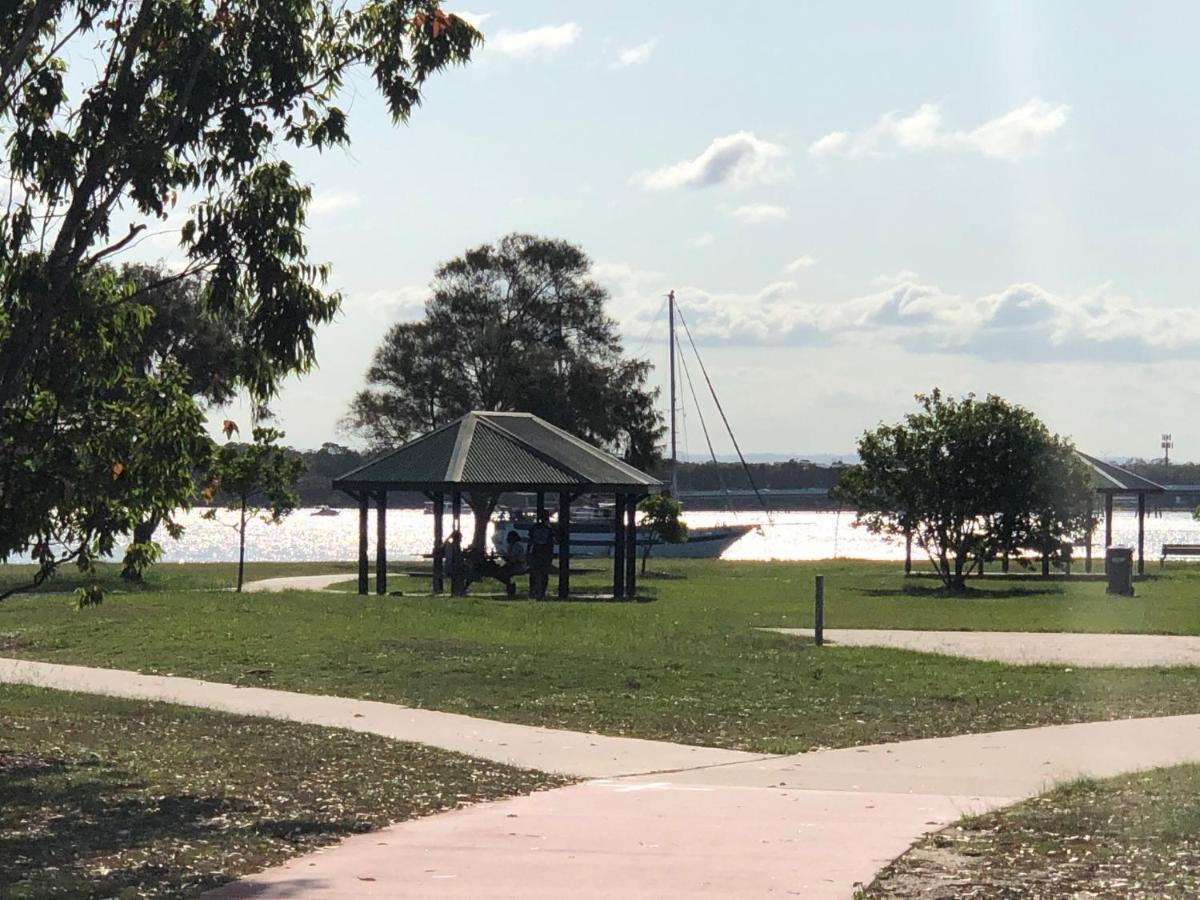 Bribie Waterways Motel Bongaree ภายนอก รูปภาพ